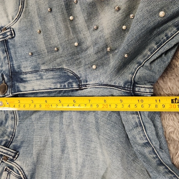 Kut from the Kloth Light Blue Cropped Jeans with Pearl Details Size 8! - Picture 10 of 11